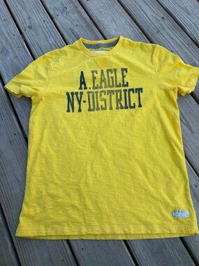 A&E NY District Tee Mens L Yellow Y2K Vintage Streetwear Casual Top 3279